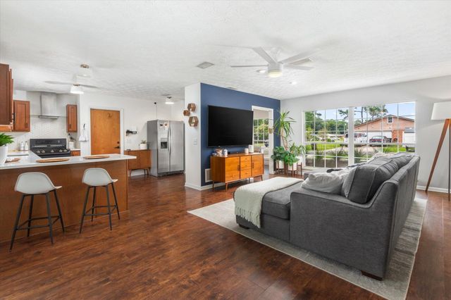 939 N Grove Park Dr, Orange Park, FL 32073