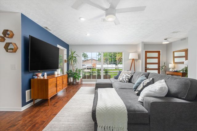 939 N Grove Park Dr, Orange Park, FL 32073