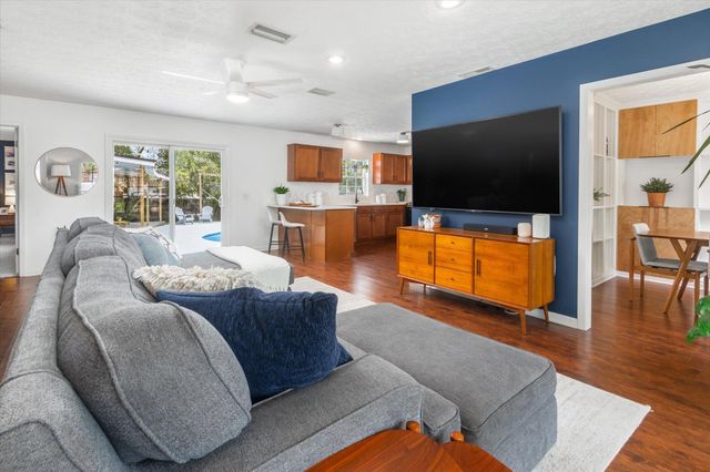 939 N Grove Park Dr, Orange Park, FL 32073