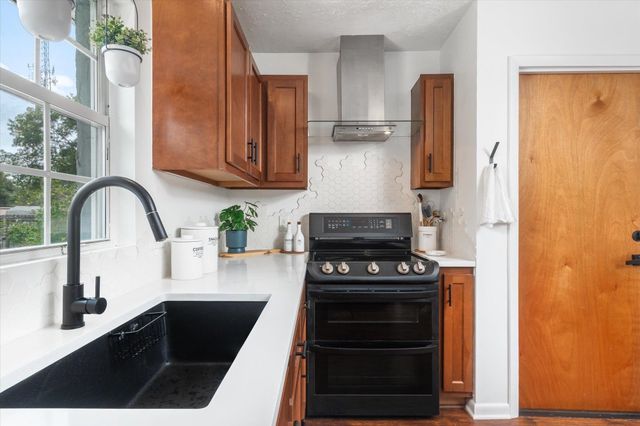 939 N Grove Park Dr, Orange Park, FL 32073