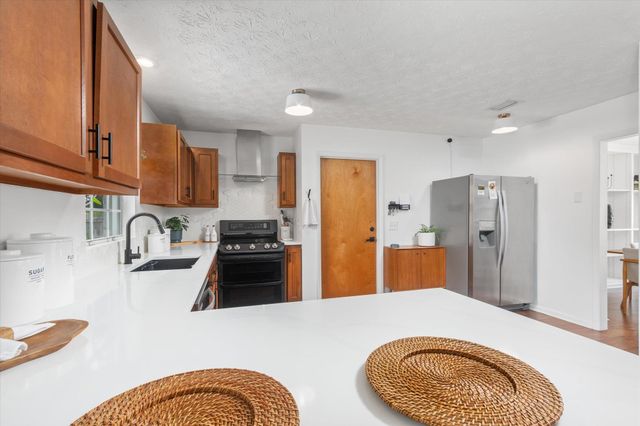 939 N Grove Park Dr, Orange Park, FL 32073