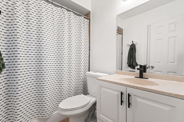 939 N Grove Park Dr, Orange Park, FL 32073