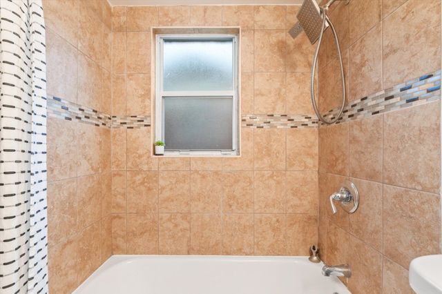 939 N Grove Park Dr, Orange Park, FL 32073