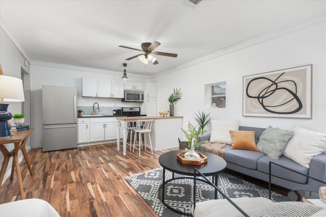 939 N Grove Park Dr, Orange Park, FL 32073