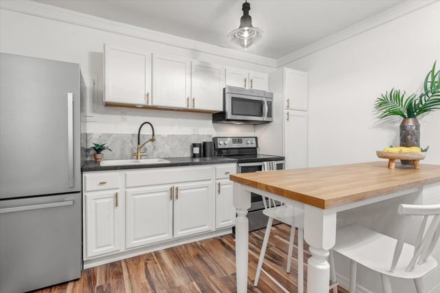 939 N Grove Park Dr, Orange Park, FL 32073