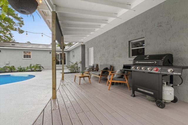 939 N Grove Park Dr, Orange Park, FL 32073