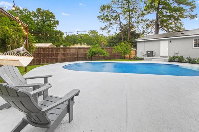 939 N Grove Park Dr, Orange Park, FL 32073