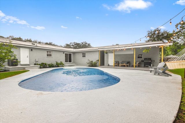 939 N Grove Park Dr, Orange Park, FL 32073