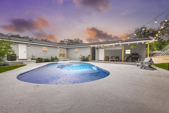 939 N Grove Park Dr, Orange Park, FL 32073