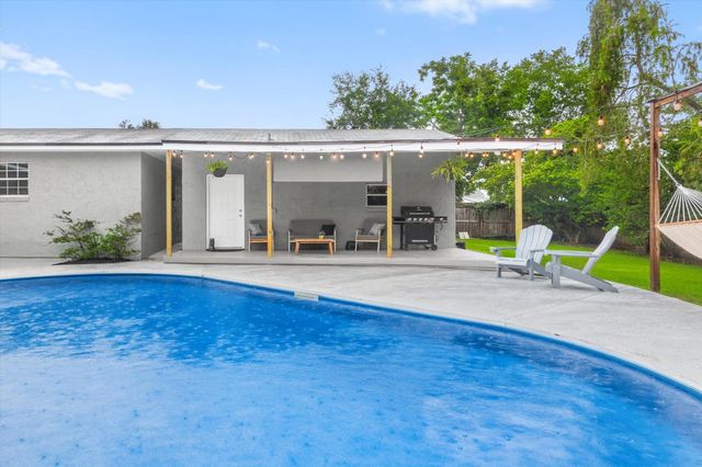 939 N Grove Park Dr, Orange Park, FL 32073