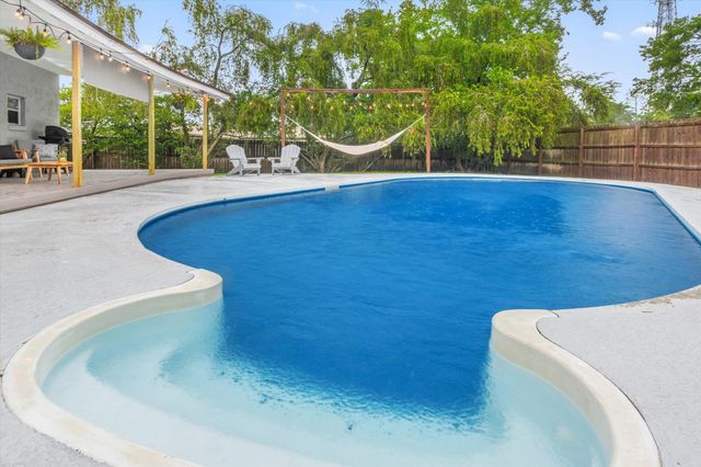 939 N Grove Park Dr, Orange Park, FL 32073