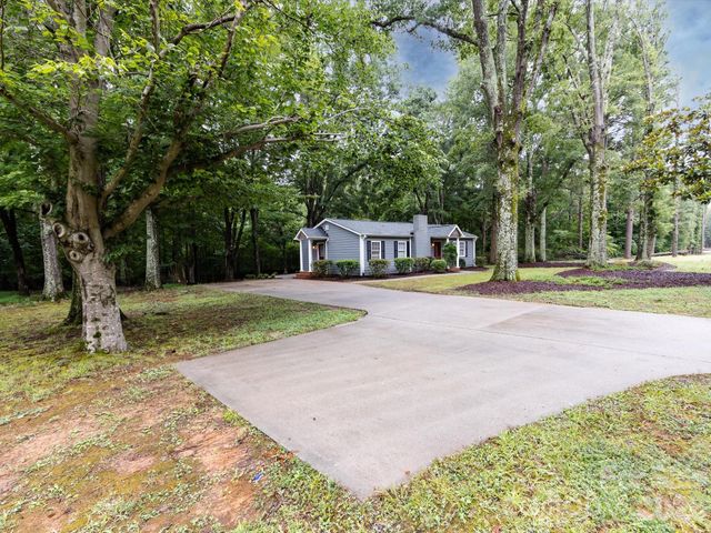 3109 Forest Lawn Drive, Matthews, NC 28104