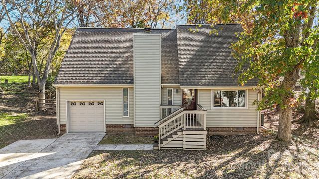 7921 Carmel Oaks Court, Charlotte, NC 28226