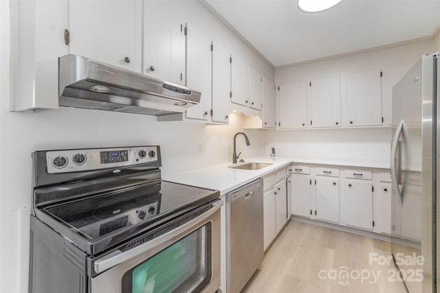 7921 Carmel Oaks Court, Charlotte, NC 28226