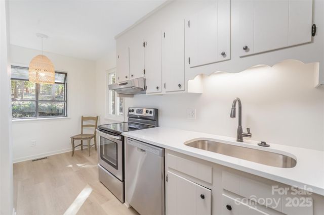 7921 Carmel Oaks Court, Charlotte, NC 28226