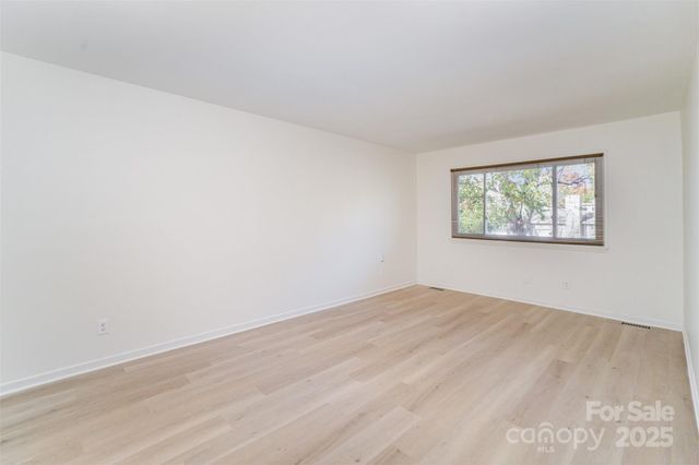 7921 Carmel Oaks Court, Charlotte, NC 28226