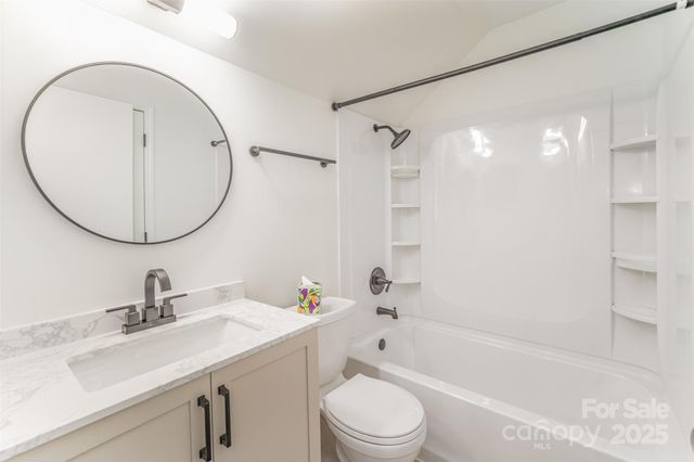 7921 Carmel Oaks Court, Charlotte, NC 28226