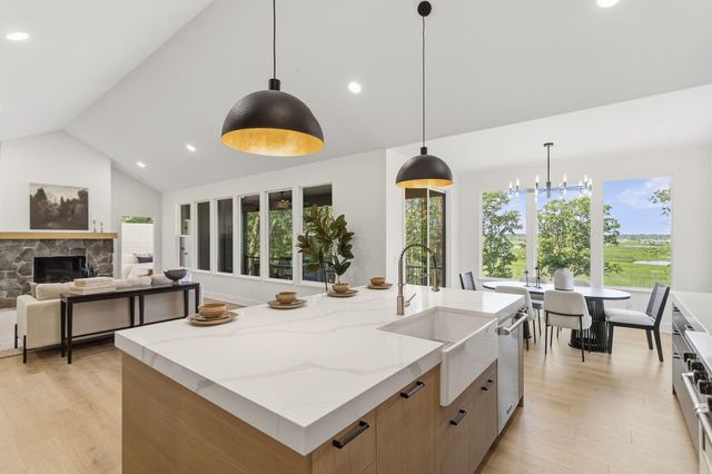 3126 Red Oak Drive, Saugatuck Twp, MI 49453