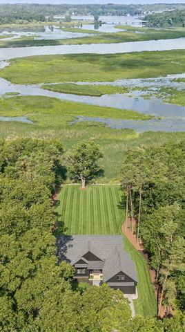 3126 Red Oak Drive, Saugatuck Twp, MI 49453