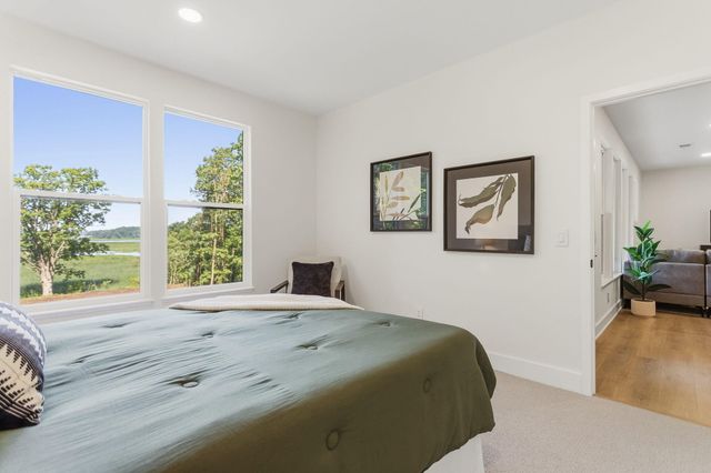 3126 Red Oak Drive, Saugatuck Twp, MI 49453