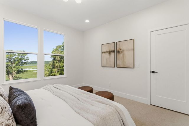 3126 Red Oak Drive, Saugatuck Twp, MI 49453