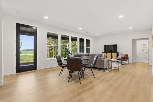3126 Red Oak Drive, Saugatuck Twp, MI 49453