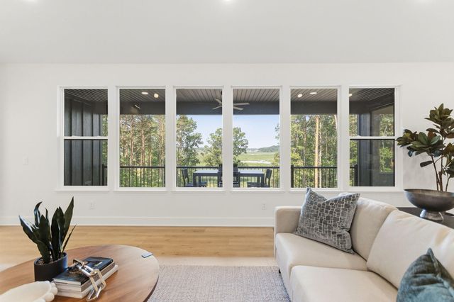 3126 Red Oak Drive, Saugatuck Twp, MI 49453