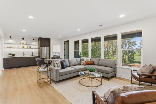 3126 Red Oak Drive, Saugatuck Twp, MI 49453