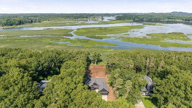 3126 Red Oak Drive, Saugatuck Twp, MI 49453