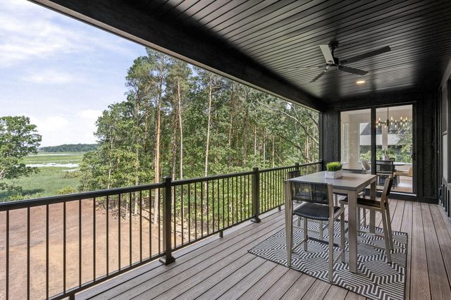 3126 Red Oak Drive, Saugatuck Twp, MI 49453