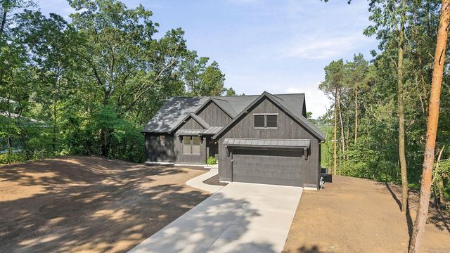 3126 Red Oak Drive, Saugatuck Twp, MI 49453