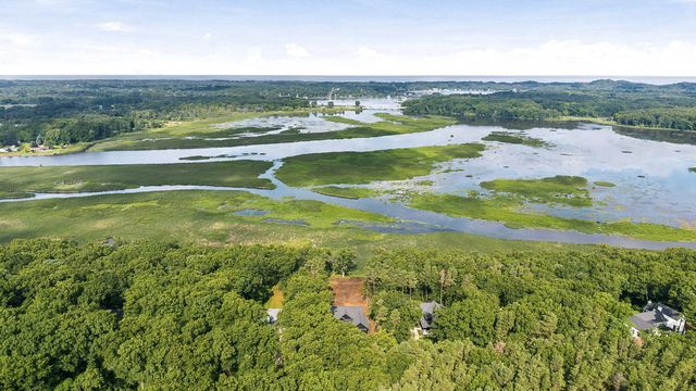3126 Red Oak Drive, Saugatuck Twp, MI 49453