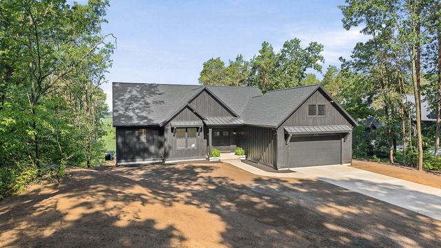 3126 Red Oak Drive, Saugatuck Twp, MI 49453