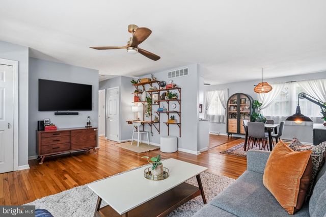 600 8TH ST, Riverton, NJ 08077