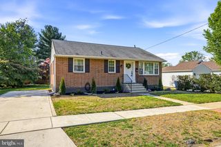 600 8TH ST, Riverton, NJ 08077