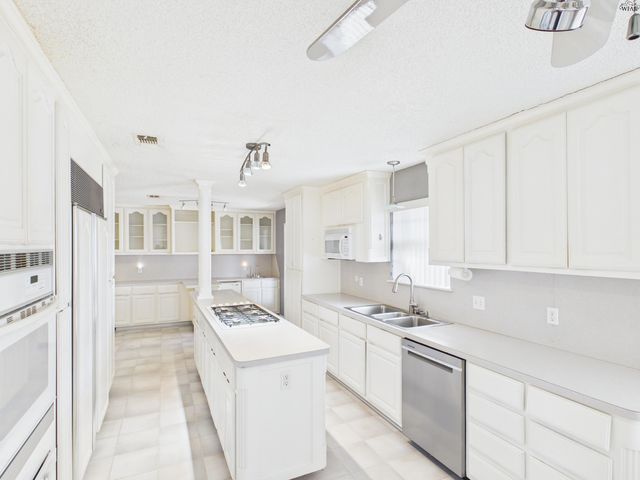 4929 BIG BEND DRIVE, Wichita Falls, TX 76310