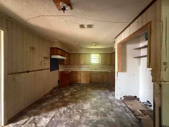 104 Lonnies Drive, Chandler, TX 75758