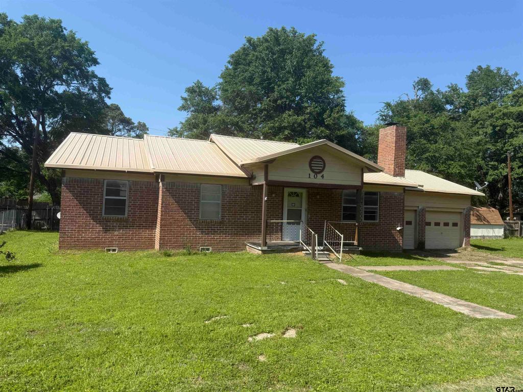 104 Lonnies Drive, Chandler, TX 75758