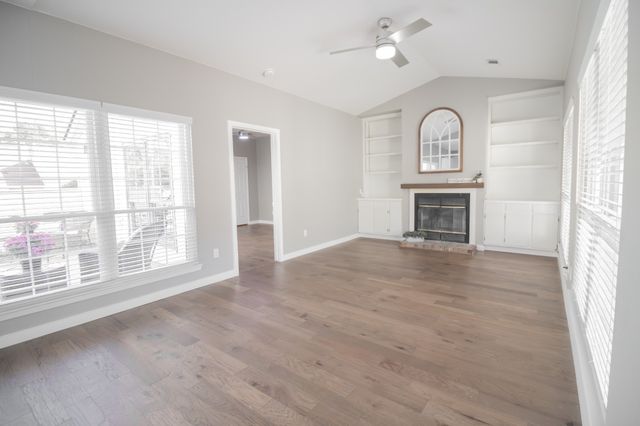 601 Laurel Hill Dr, Old Hickory, TN 37138