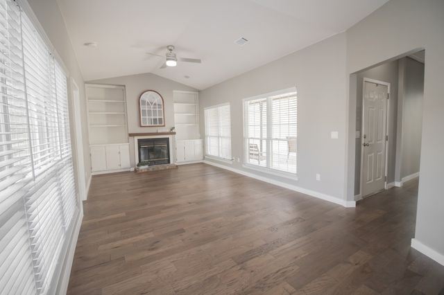 601 Laurel Hill Dr, Old Hickory, TN 37138