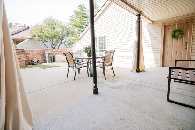 601 Laurel Hill Dr, Old Hickory, TN 37138