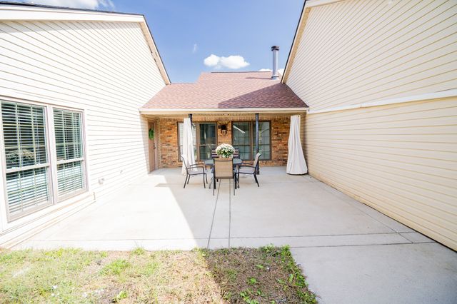 601 Laurel Hill Dr, Old Hickory, TN 37138