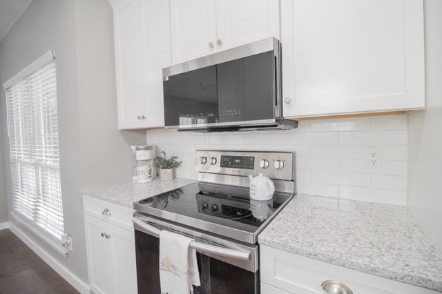 601 Laurel Hill Dr, Old Hickory, TN 37138