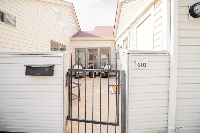 601 Laurel Hill Dr, Old Hickory, TN 37138