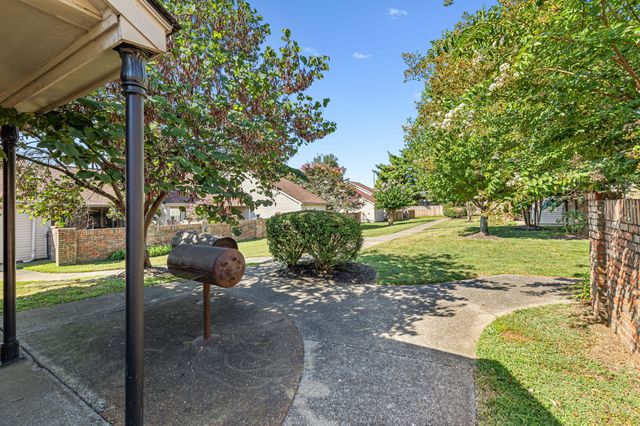 601 Laurel Hill Dr, Old Hickory, TN 37138