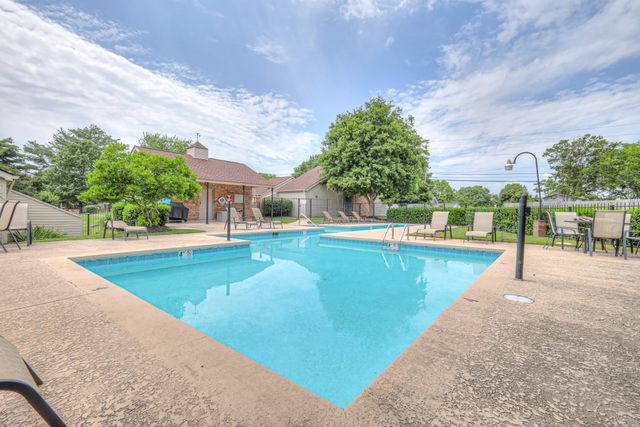 601 Laurel Hill Dr, Old Hickory, TN 37138