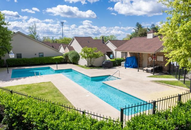 601 Laurel Hill Dr, Old Hickory, TN 37138