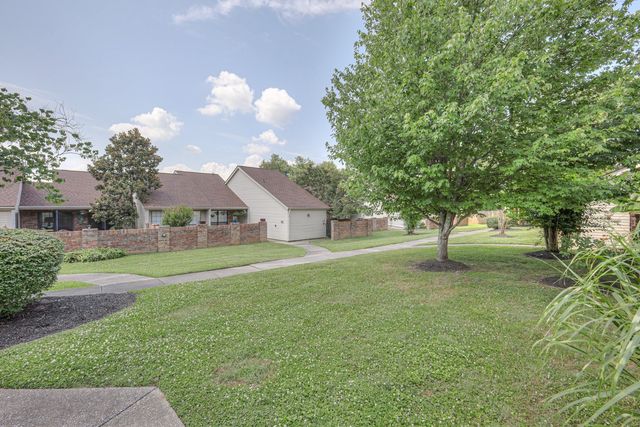 601 Laurel Hill Dr, Old Hickory, TN 37138