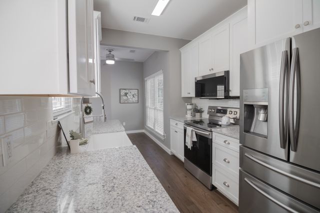 601 Laurel Hill Dr, Old Hickory, TN 37138
