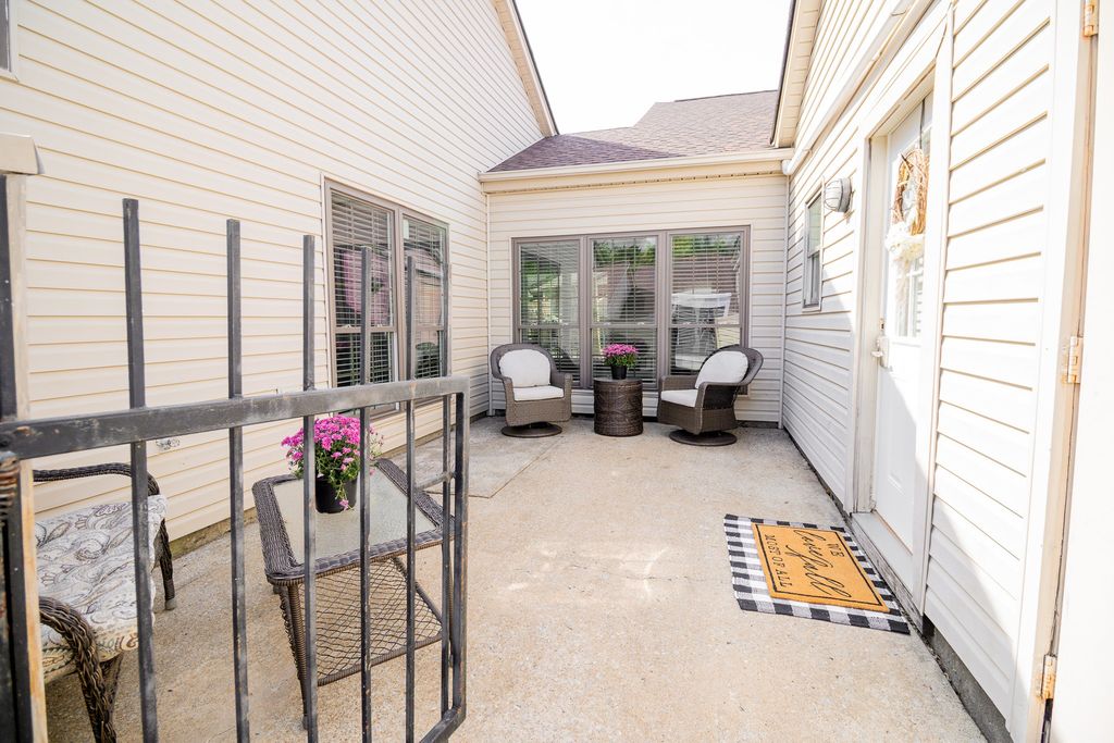 601 Laurel Hill Dr, Old Hickory, TN 37138
